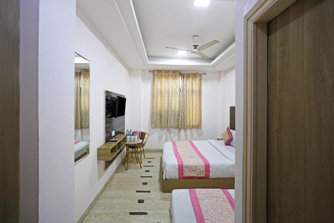 Hotel Sterling Inn, Nueva Delhi Exterior foto