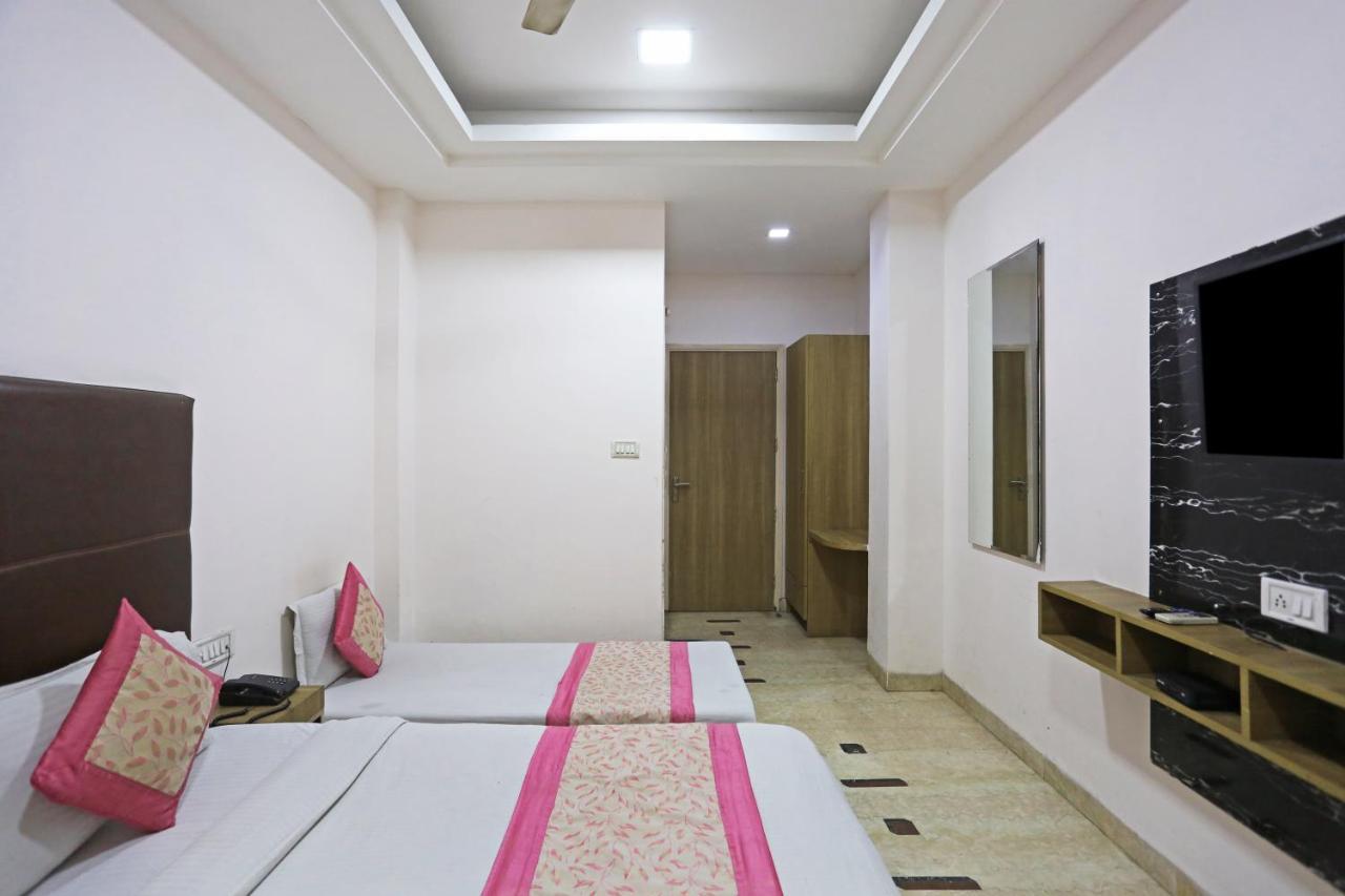 Hotel Sterling Inn, Nueva Delhi Exterior foto