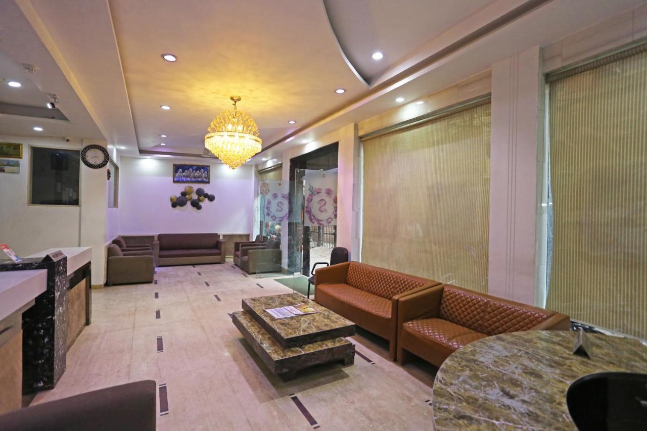 Hotel Sterling Inn, Nueva Delhi Exterior foto