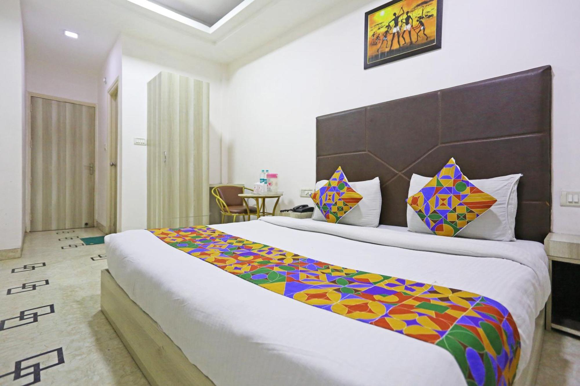 Hotel Sterling Inn, Nueva Delhi Habitación foto