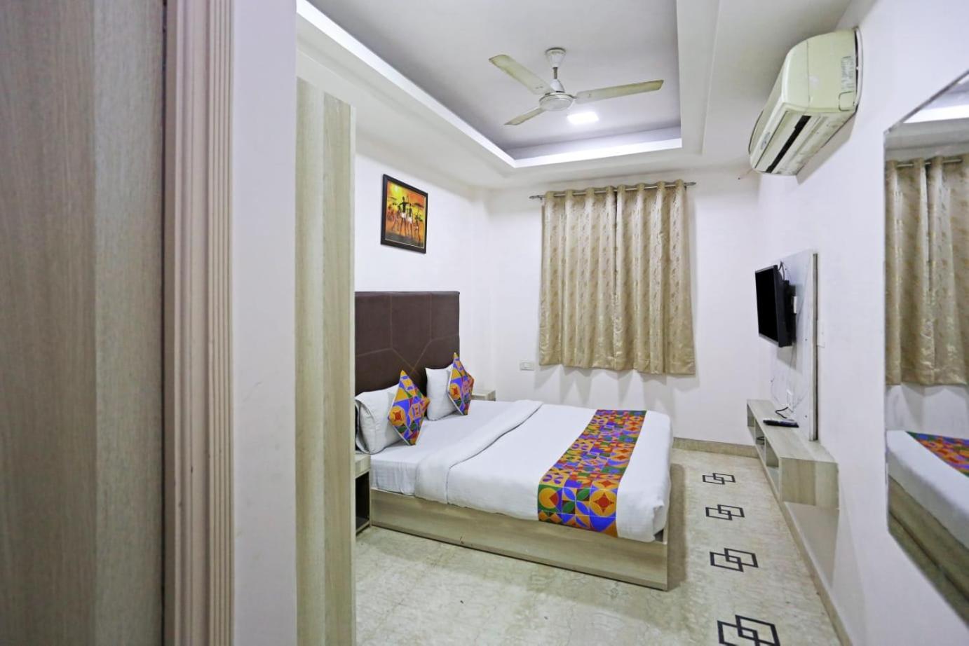 Hotel Sterling Inn, Nueva Delhi Exterior foto