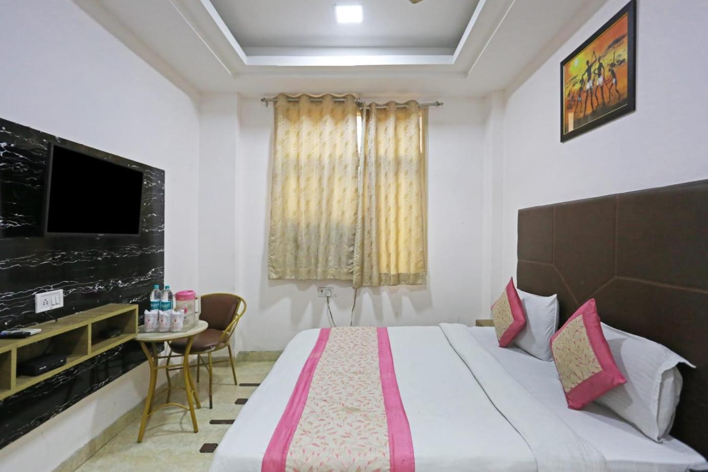Hotel Sterling Inn, Nueva Delhi Exterior foto